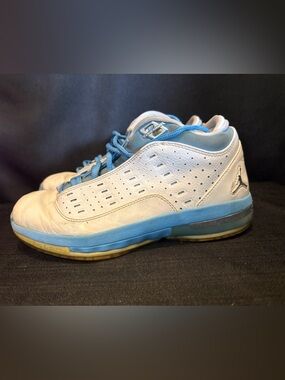 Youth 6.5 Air Jordan One6One7 White/Carolina Blue colorway 407589-106